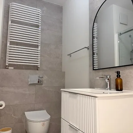 Ohmyhome Wola Z Parkingiem Apartment