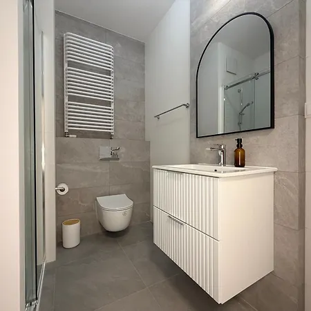 Apartment Ohmyhome Wola Z Parkingiem Warsaw