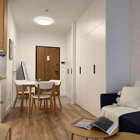 Apartment Ohmyhome Wola Z Parkingiem Warsaw